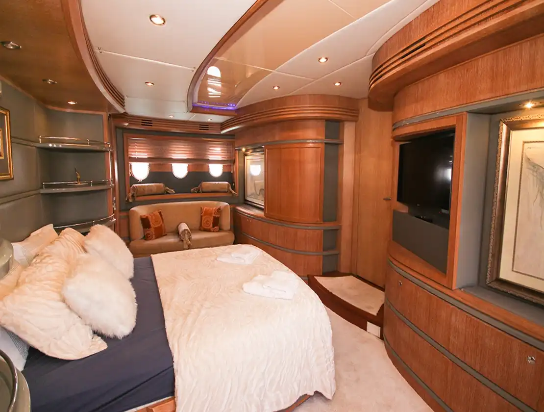 Antalya Yacht Rental Azimut Leonardo 98 
